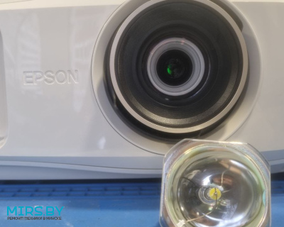 Замена лампы в проекторе Epson EH-TW7100